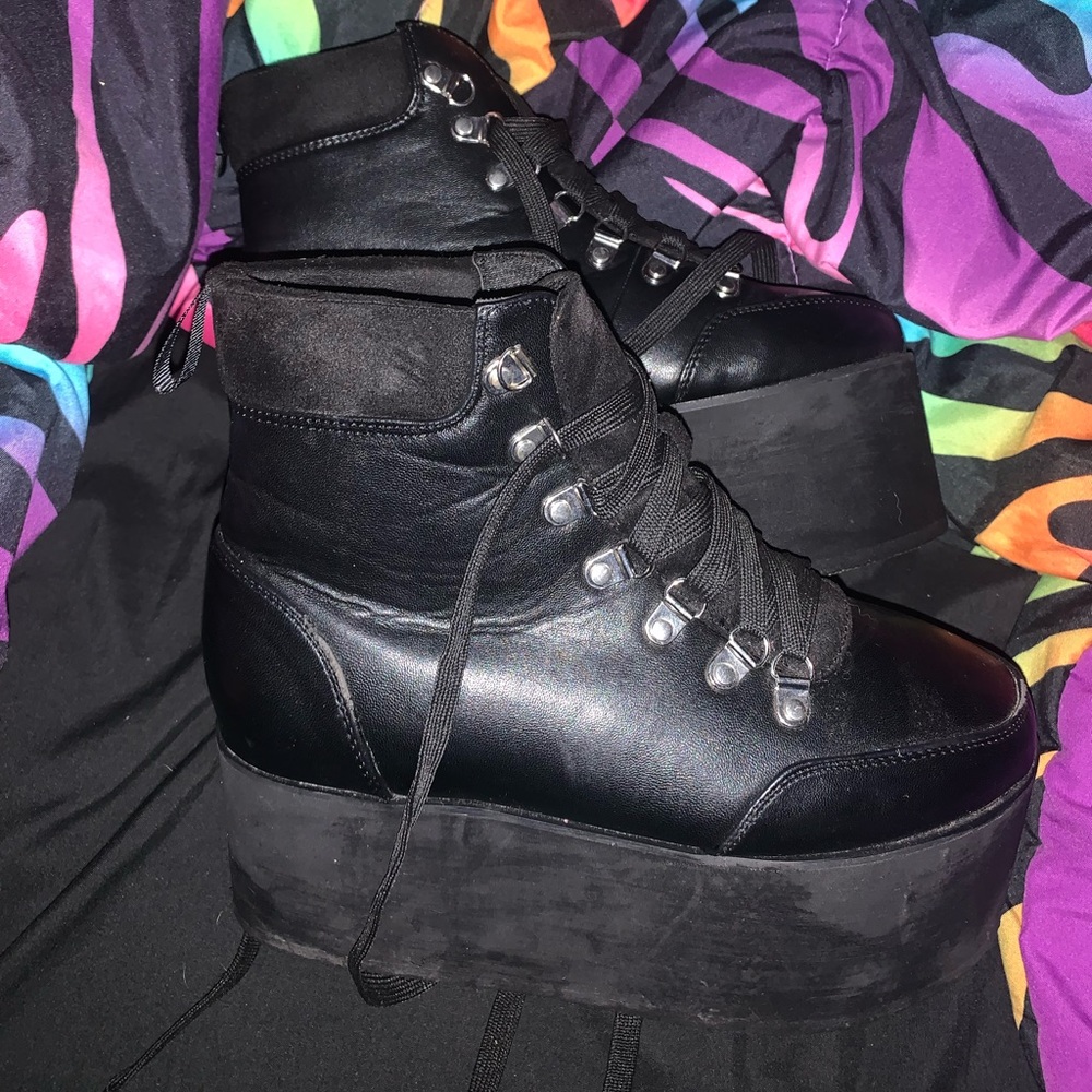 Dolls kill size 6